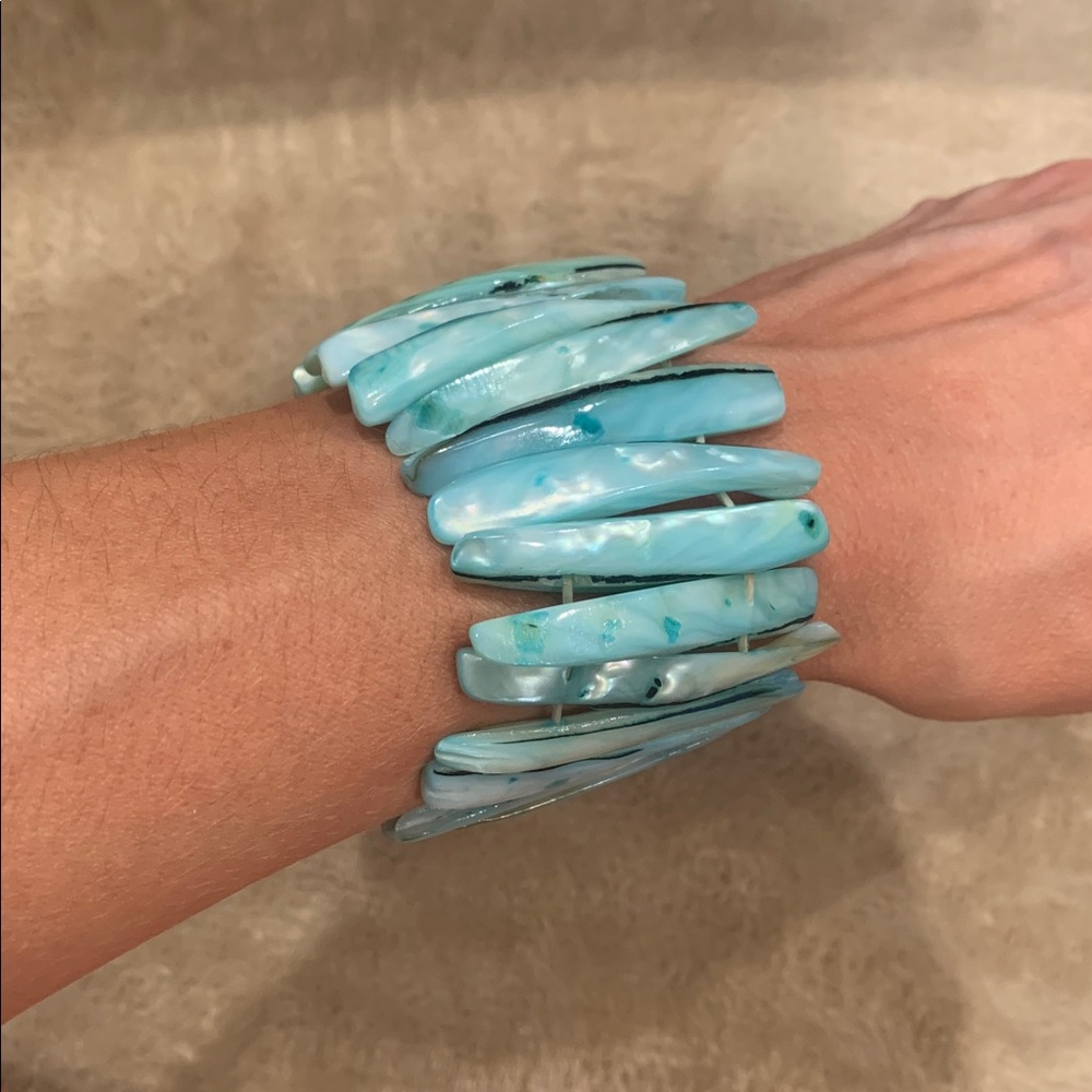 Vintage Hand Crafted Abalone Shell Blue-Dyed Mother of Pearl Blue Shell Bracelet